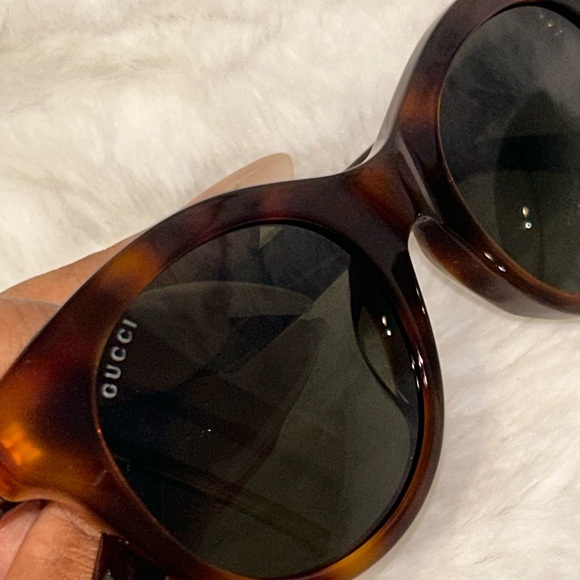 Gucci Tortoiseshell Round Sunglasses - Picture 6 of 12